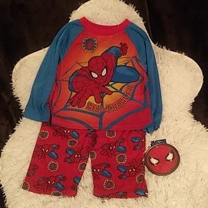 Boy's Spider man pajamas. Long sleeve3T